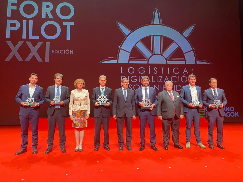 Foto de familia de los premiados y finalistas de los Premios Pilot 2022.