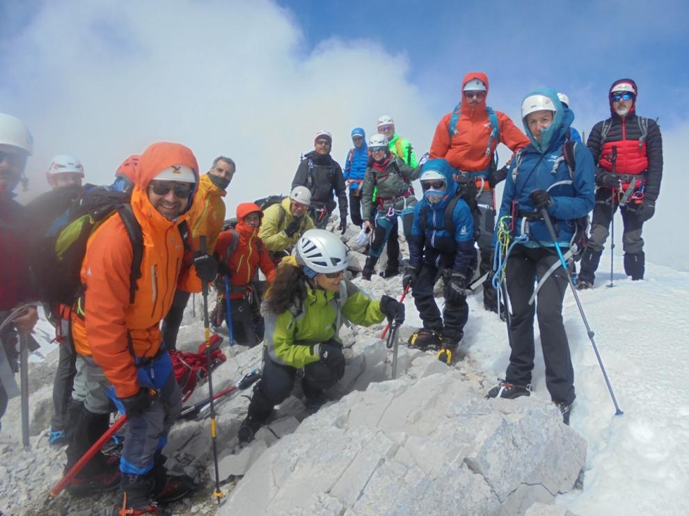 El grupo, en la cima de La Llena del Bozo.