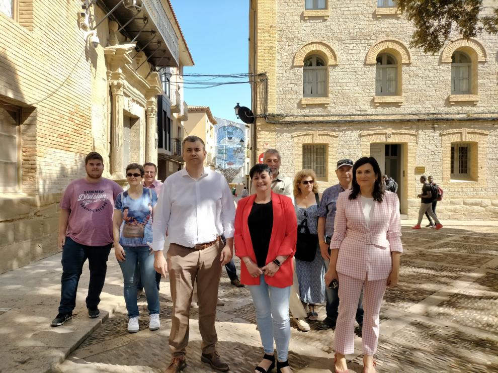 Sonia Alastruey, en el centro, es la candidata de CHA a la Alcaldía de Huesca.
