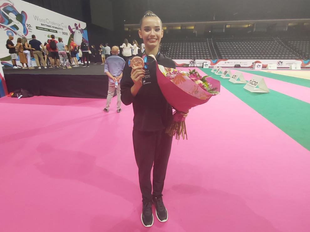 Inés Bergua, posando con la medalla al término de la competición.