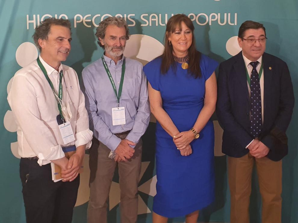 Javier Falo, Fernando Simón, Sira Repollés y Jesús García, en la jornada de ayer en Zaragoza.
