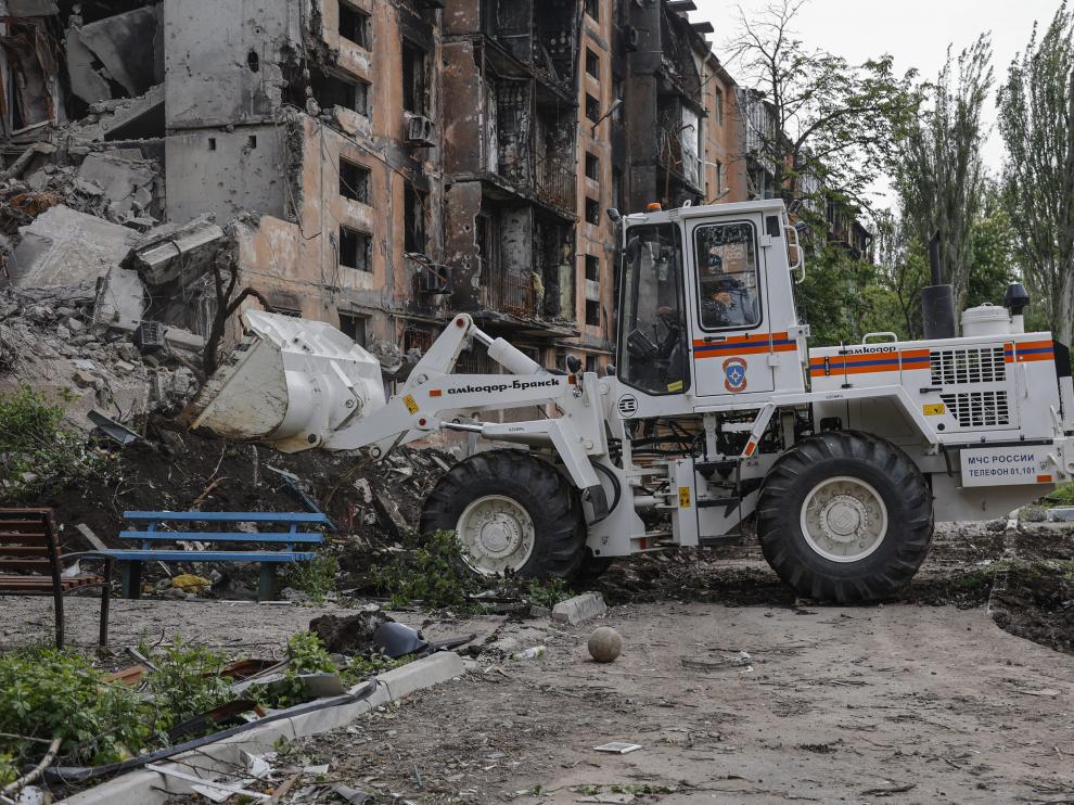 Unos 200 cadáveres han sido hallados en el interior de un refugio situado en los bajos de un edificio destruido por los ataques rusos.