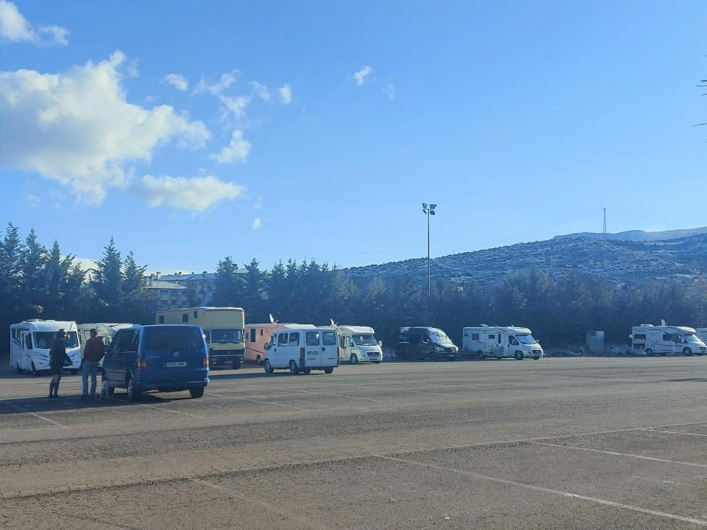 El área para autocaravanas de Sabiñánigo dispone de 12 plazas y se localiza en el parquin de Pirenarium.
