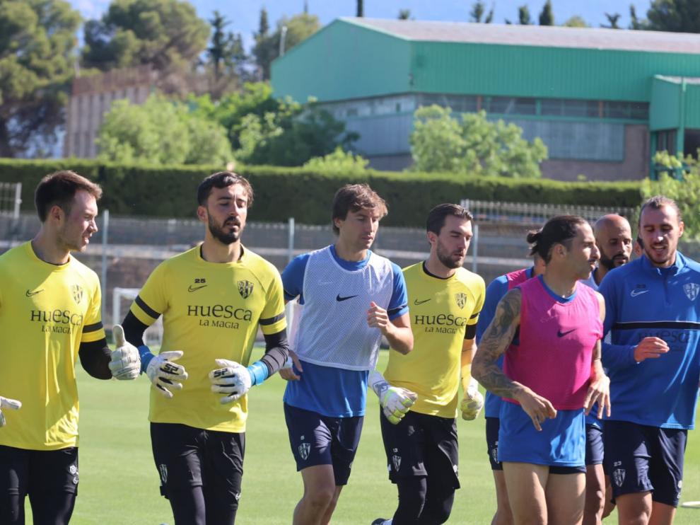 Mosqueras, en el centro, en el entrenamiento de este miércoles en el Pirámide.