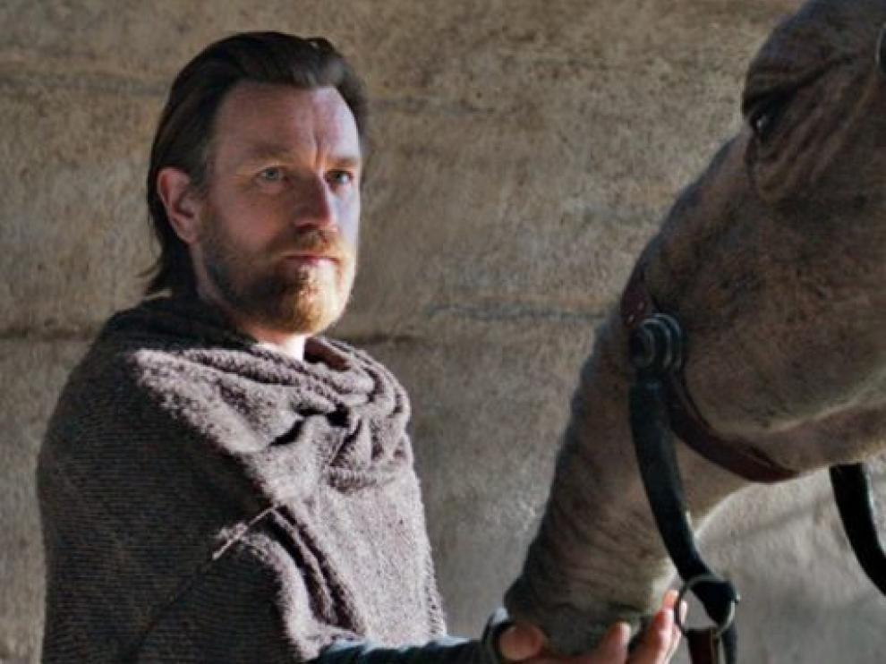 Ewan McGregor vuelve a meterse en la piel de Obi-Wan Kenobi en una nueva serie.