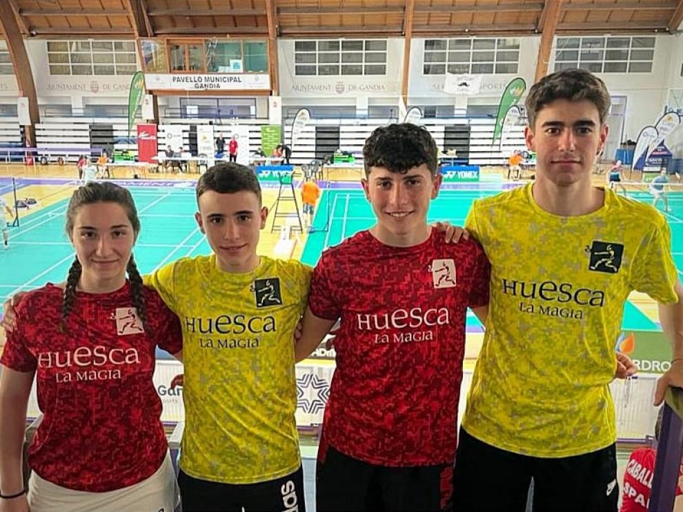 Aurora Otín, Alejandro Gállego, Alejandro Yagües y Hugo Escuer, en el Internacional de España sub-19 en Gandía.