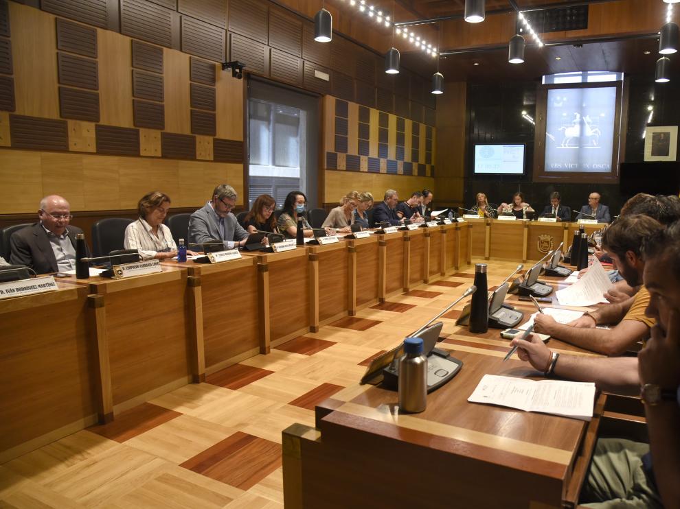 Imagen del Salón de Plenos del Ayuntamiento de Huesca en la sesión ordinaria del mes de mayo.