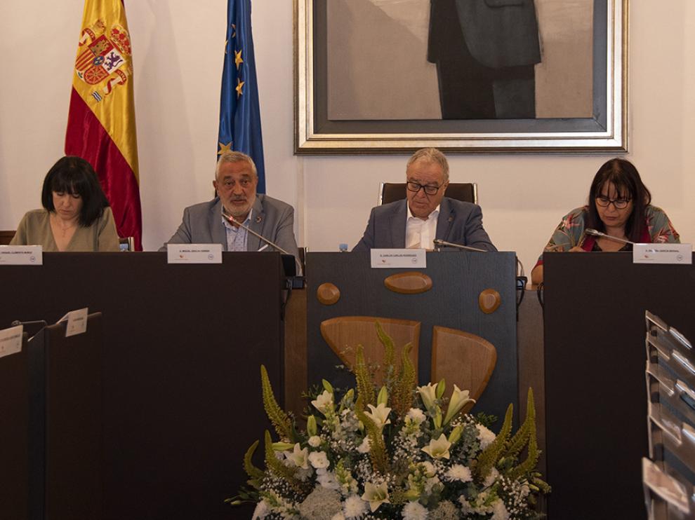 Foto de la reunión de la comisión FEMP en Cáceres con el presidente de Cáceres y la Consejera de Extremadura