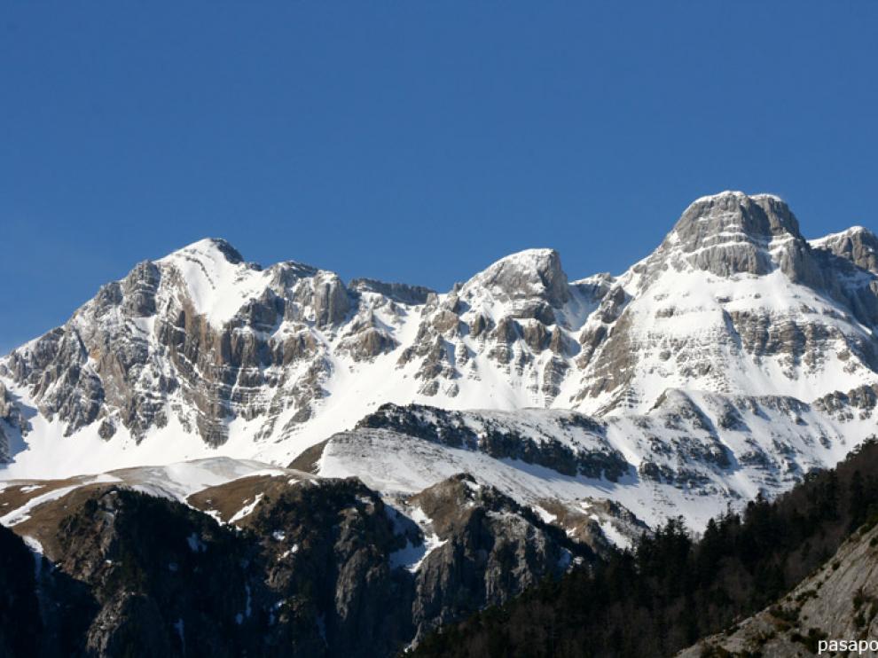 Vista de algunas montañas del Pirineo Aragonés.