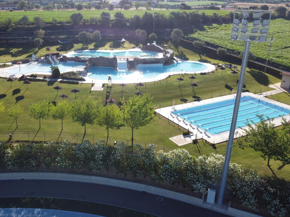 Vista general de la piscina de verano de Barbastro