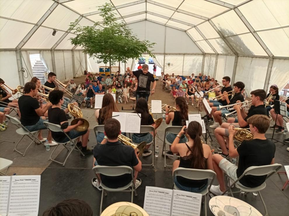 Cuarenta alumnos y cuatro profesores del Conservatorio de Música de Huesca protagonizaron el concierto.