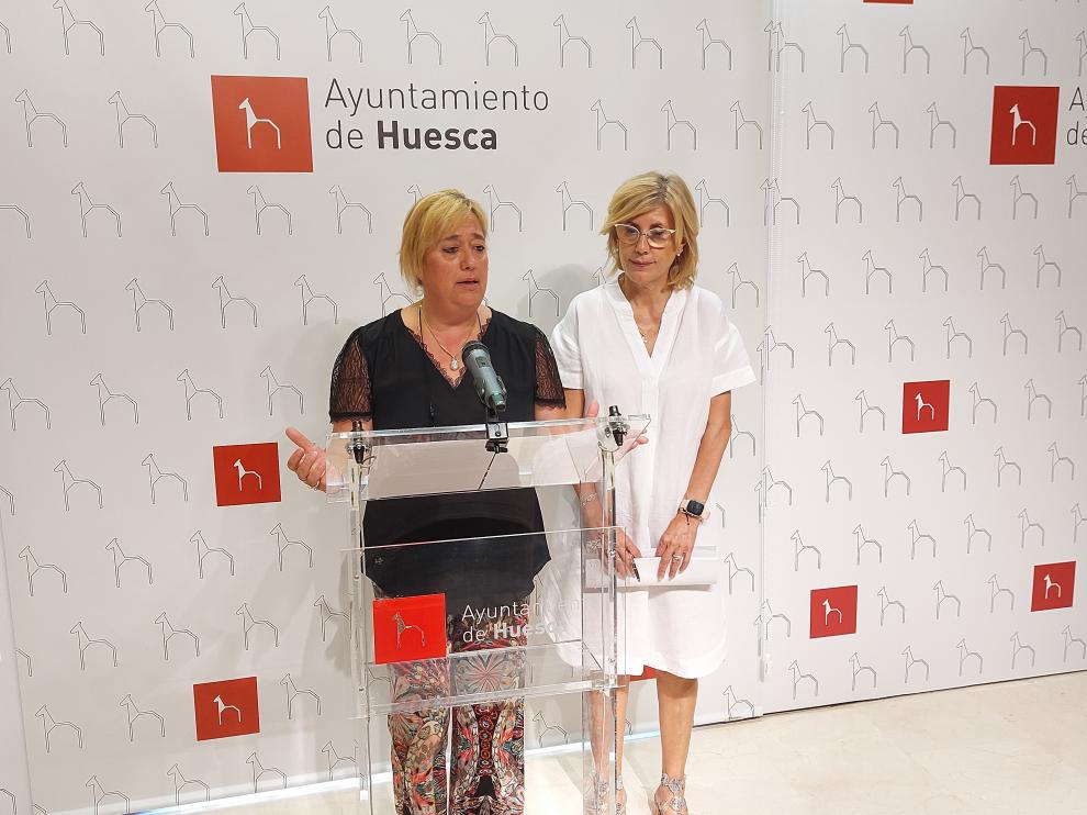 La concejala de Desarrollo, Rosa Gerbás y la técnico Pilar Almudévar.
