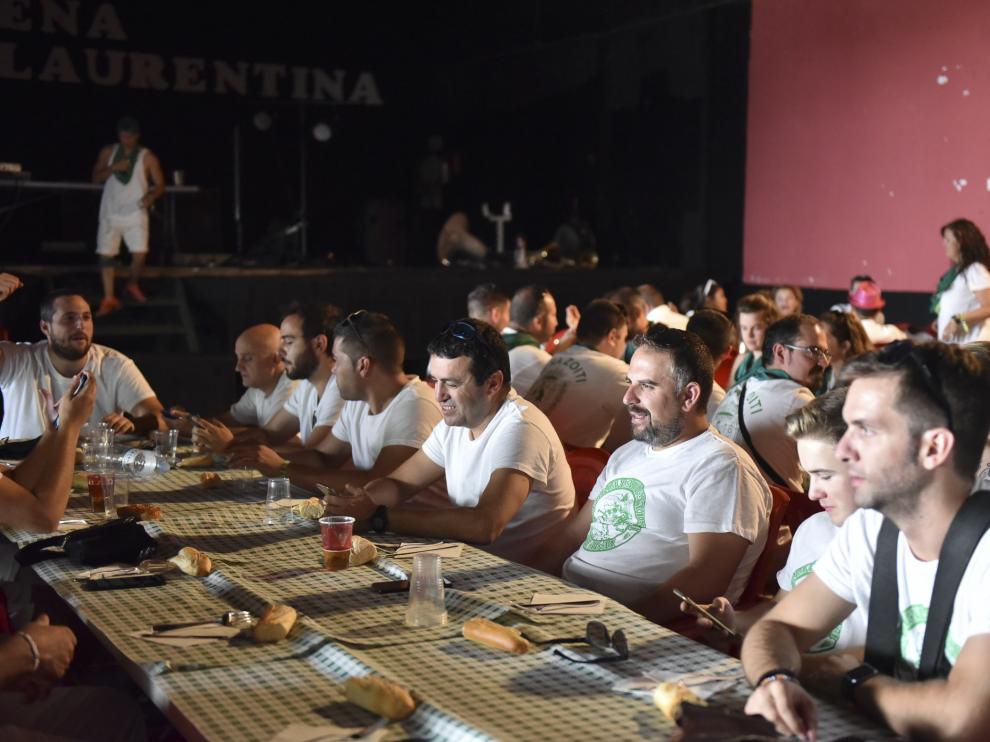 Comida de hermandad de las Peñas Recreativas celebrada en las Fiestas de San Lorenzo de 2019, las últimas que se celebraron antes de la pandemia.
