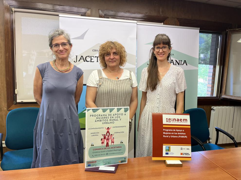 Isabel Madrigal, Montse Castán y Cristina Izuel presentaron ayer el programa.