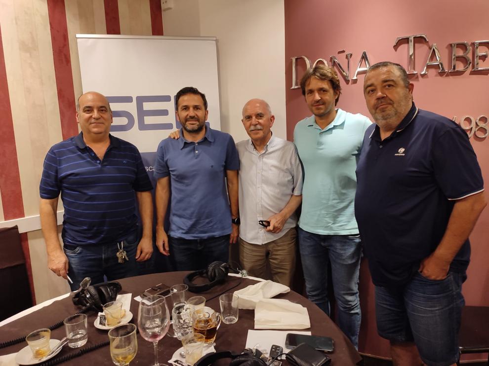 Luis Abadías, Sergio Gracia, Alberto Larraz, Josete Ortas y Eduardo Orduna, el jueves en Doña Taberna.