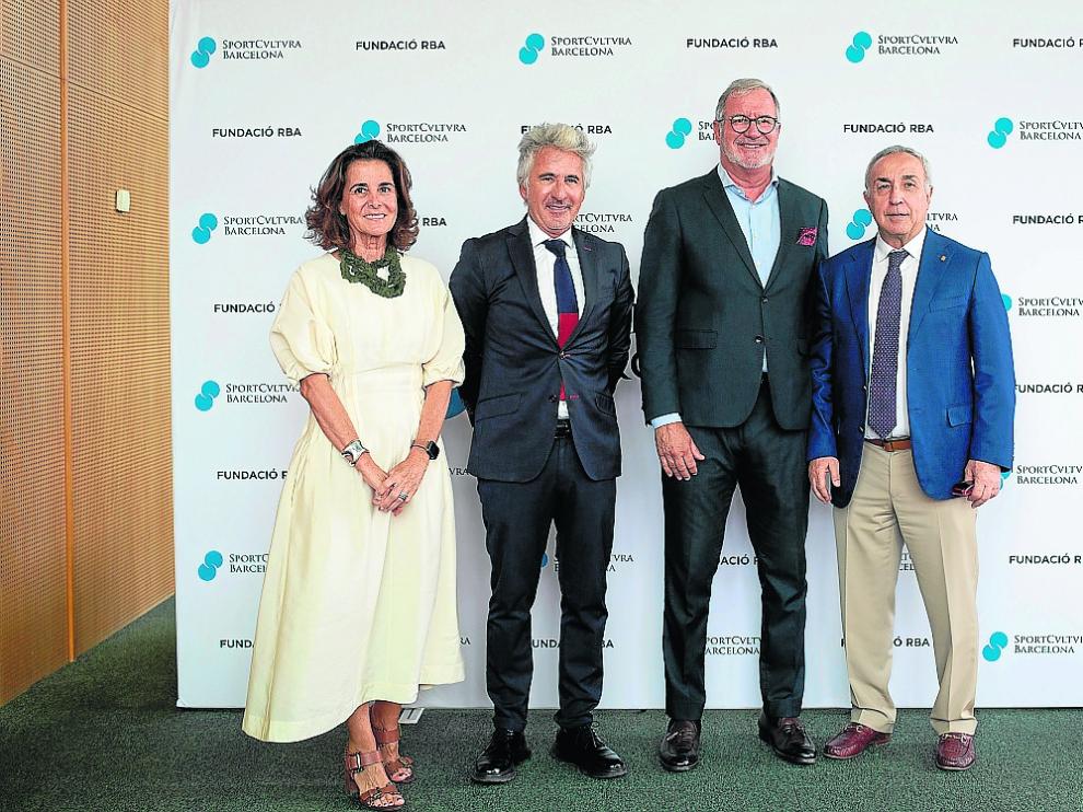 El presidente del COE, Alejandro Blanco, a la derecha, en los Premios Sport Cultura Barcelona 2021