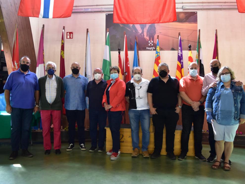 Foto de familia del comité organizador del torneo benasqués.