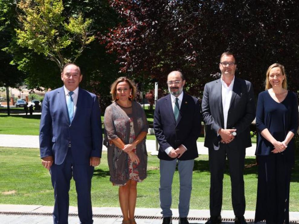 El Presidente de Aragón, Javier Lambán, presenta una iniciativa empresarial en Teruel, acompañado por las consejeras de Presidencia y de Economía, Planificación y Empleo, Mayte Pérez y Marta Gastón, respectivamente.