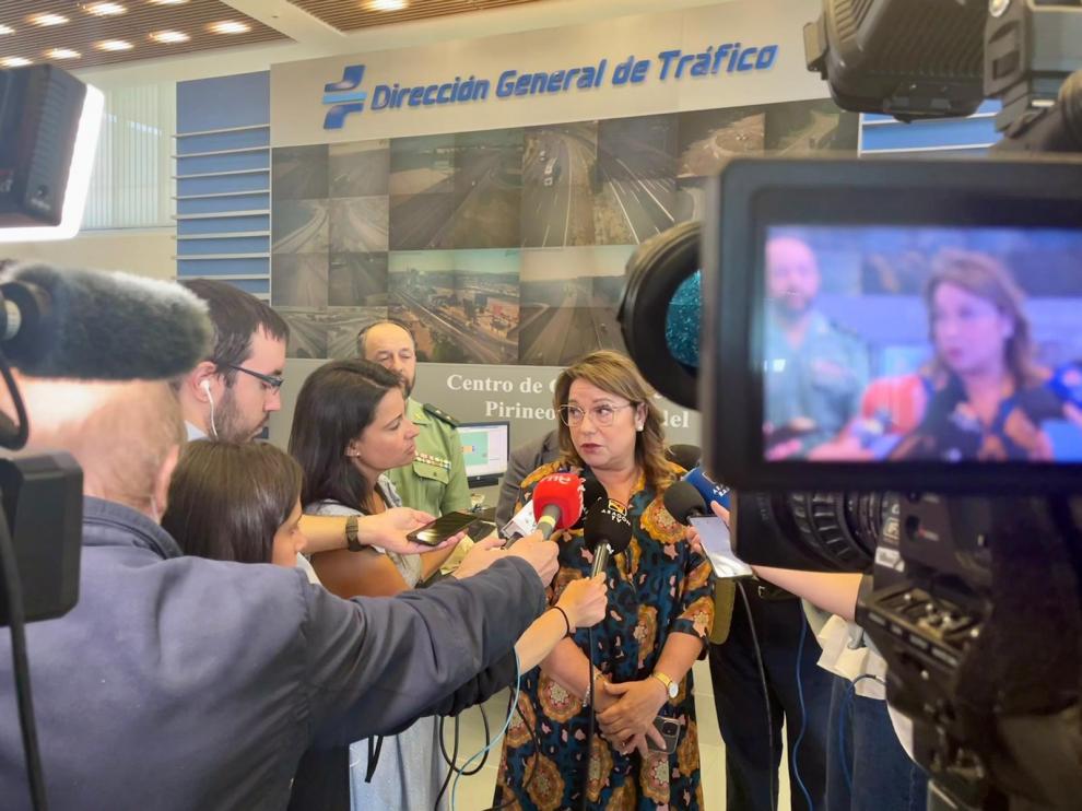 Rosa Serrano durante la visita este vienes al Centro de Gestión del Tráfico Pirineos-Valle del Ebro de DGT.