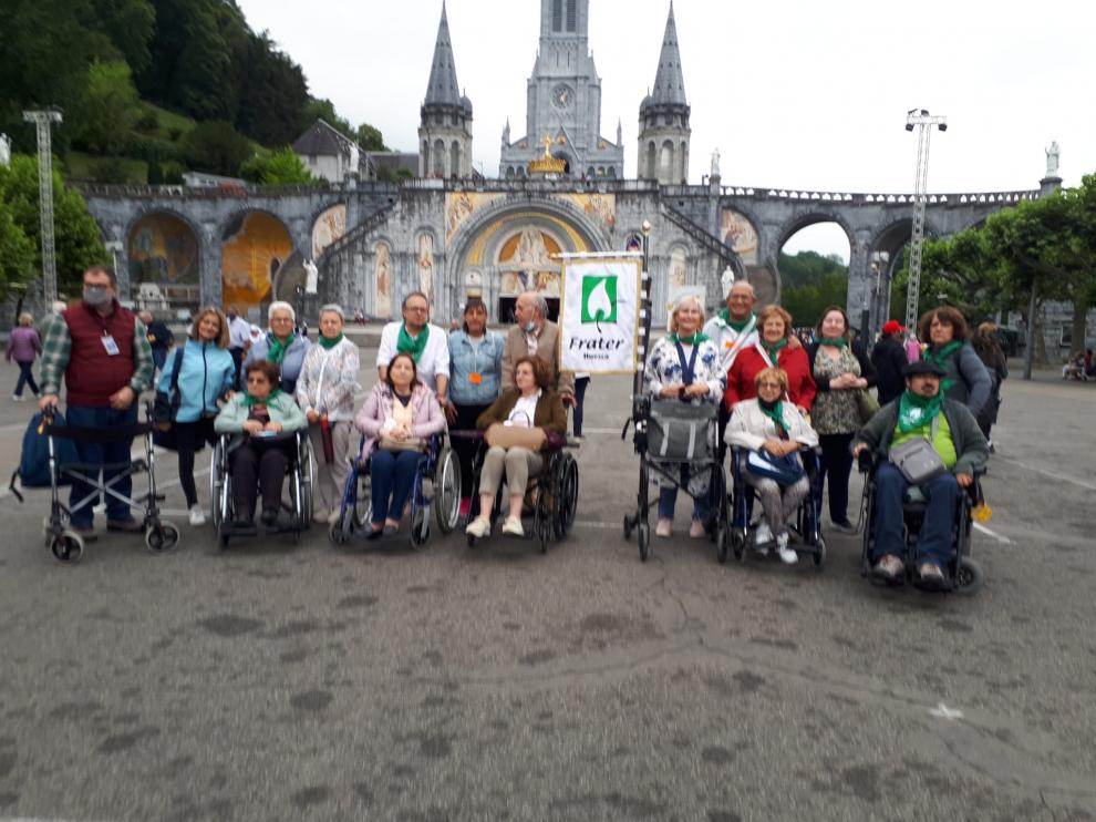 Algunos de los miembros de Frater que acudieron a la peregrinación al Santuario de Lourdes.