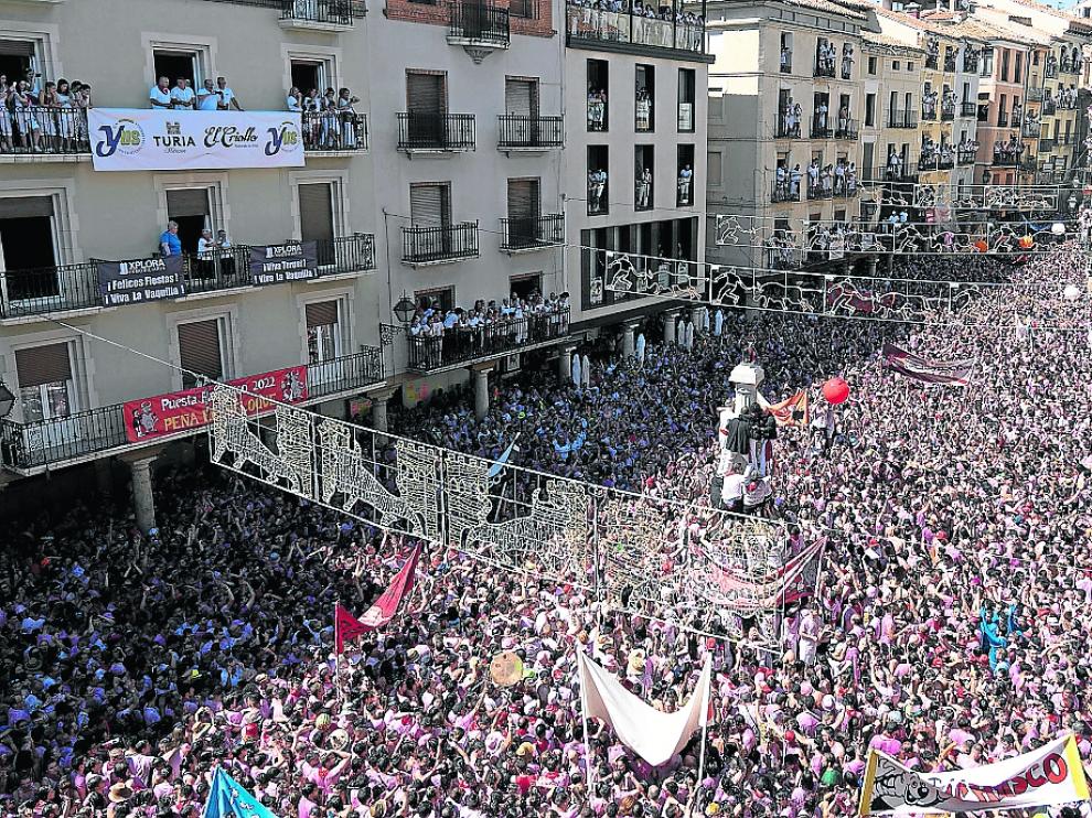 Teruel vivió ayer uno de los momentos más multitudinarios y emotivos en la Fiesta de la Vaquilla.