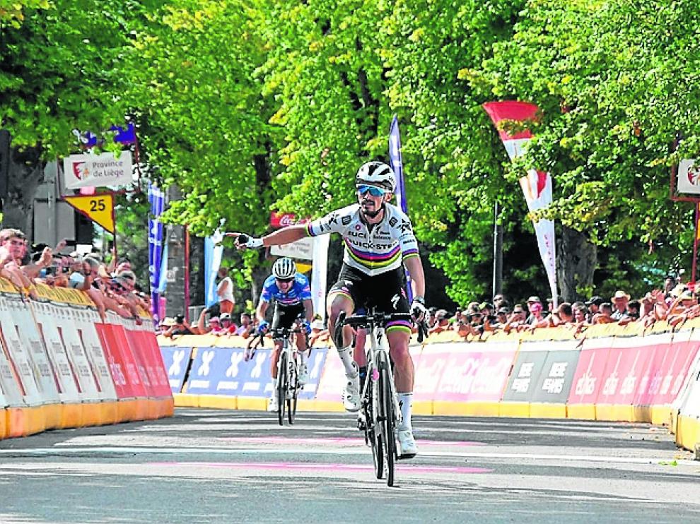Alaphilippe superó a Alex Aranburu, del Movistar, en la línea de meta de Huy.