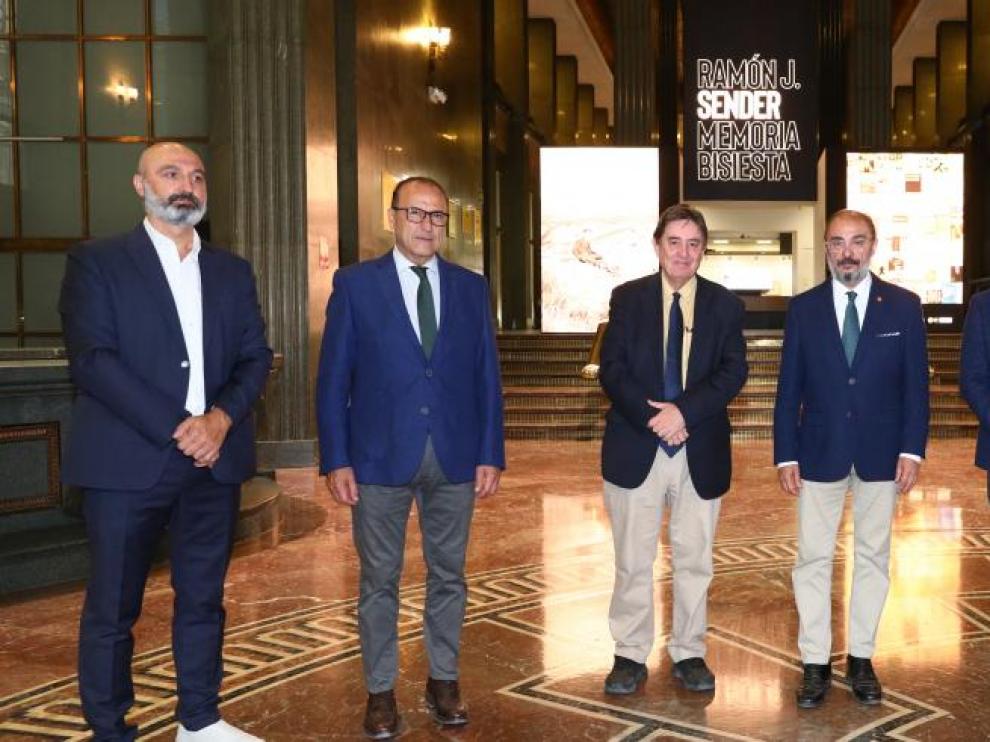 El Presidente de Aragón, Javier Lambán, visita la exposición «Ramón J. Sender. Memoria bisiesta» en el Instituto Cervantes de Madrid.