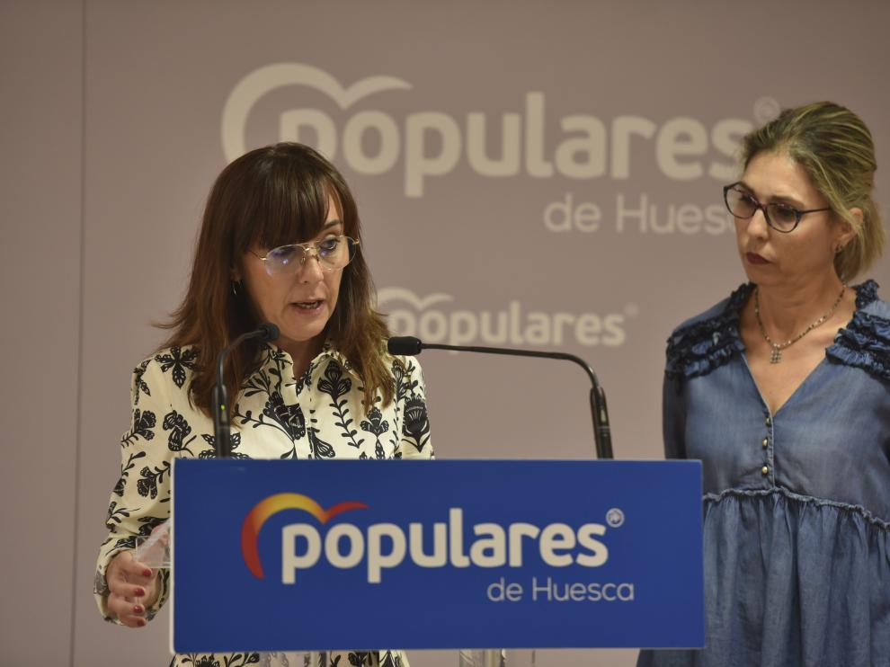 La portavoz municipal del PP, Gemma Allué, y la concejala Nuria Grau, este jueves en la rueda de prensa.