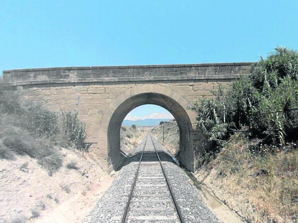 Tramo ferroviario entre Plasencia del Monte y Ayerbe.