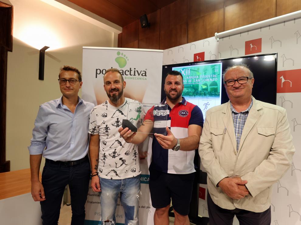 Alfaro, Vinué, Gutiérrez y Romance en la presentación de la Carrera pedestre de San Lorenzo 4 - 8 -22 FOTO SEGURA SAN LORENZO