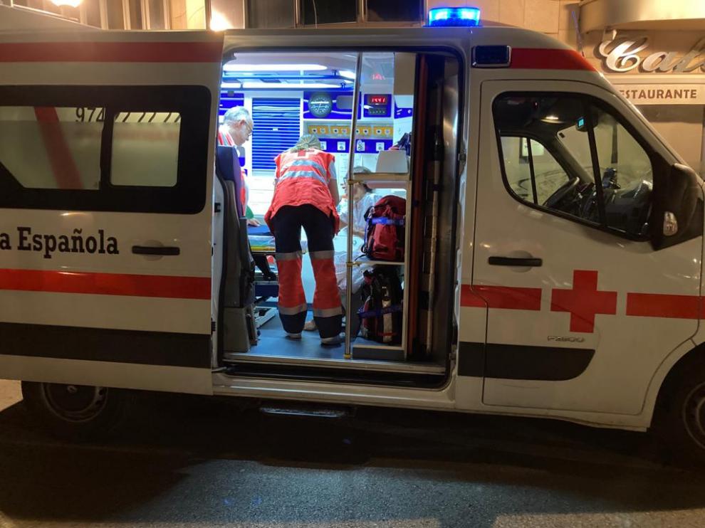 El personal de Cruz Roja realizó servicios en las plazas de Navarra y López Allué la pasada noche.