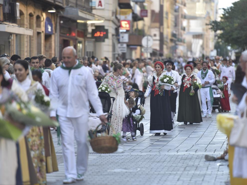 La ciudad se ha llenado de la indumentaria tradicional en toda la provincia del Alto Aragón.