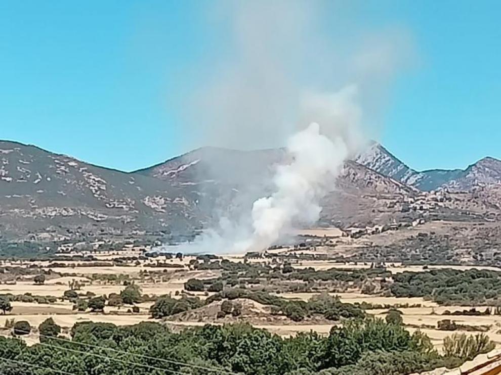 Incendio en un campo en Castilsabás.