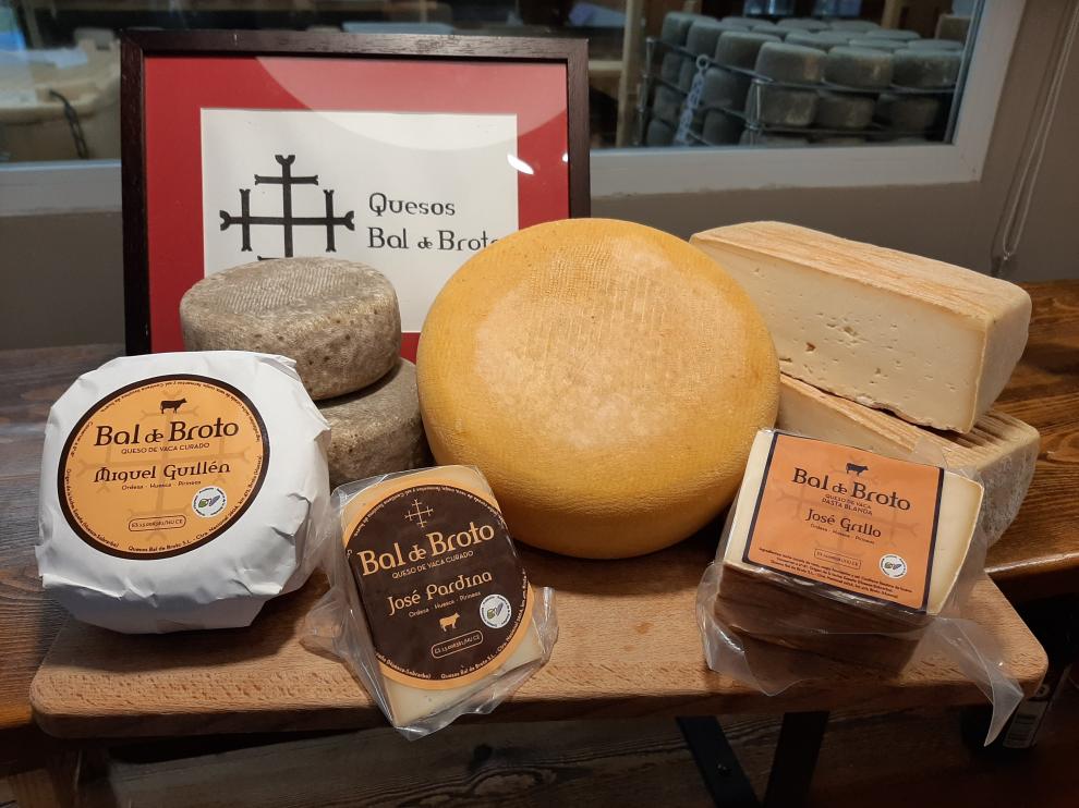 Existen tres variedades de queso artesanal: Miguel Guillén, José Pardina y José Grillo.