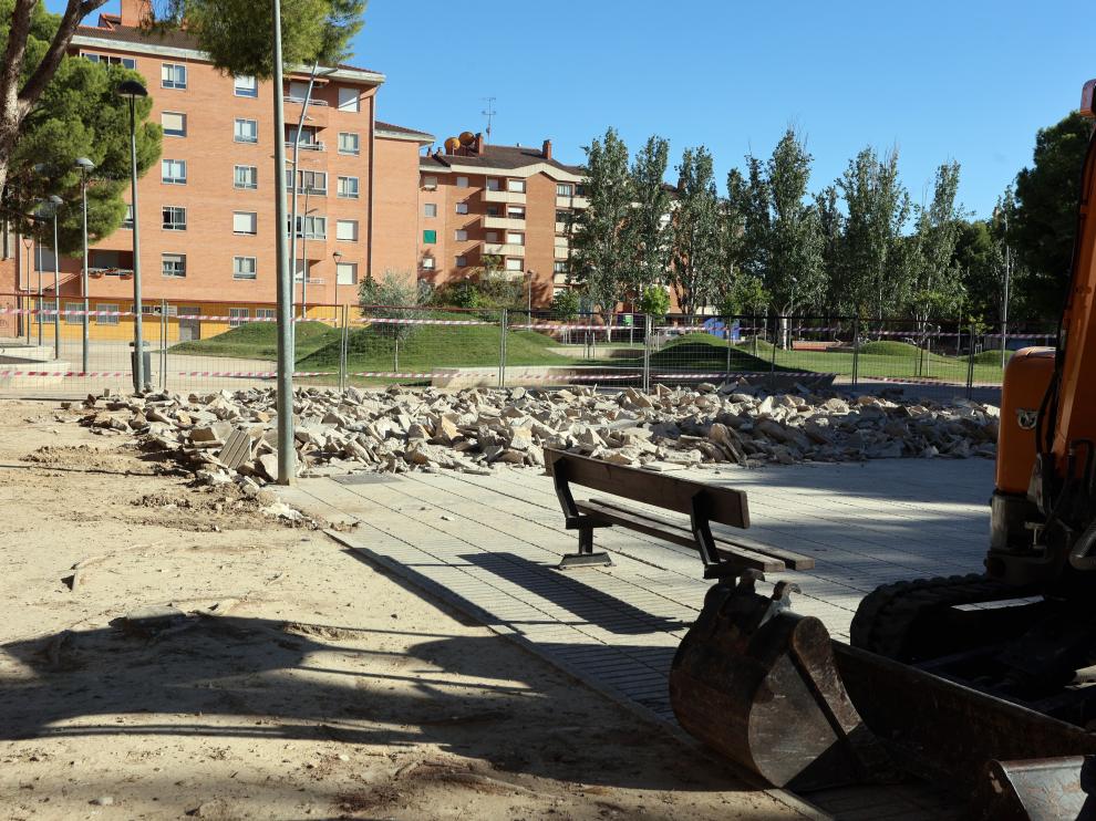 Las obras han comenzado levantando el suelo del parque de San Martín.