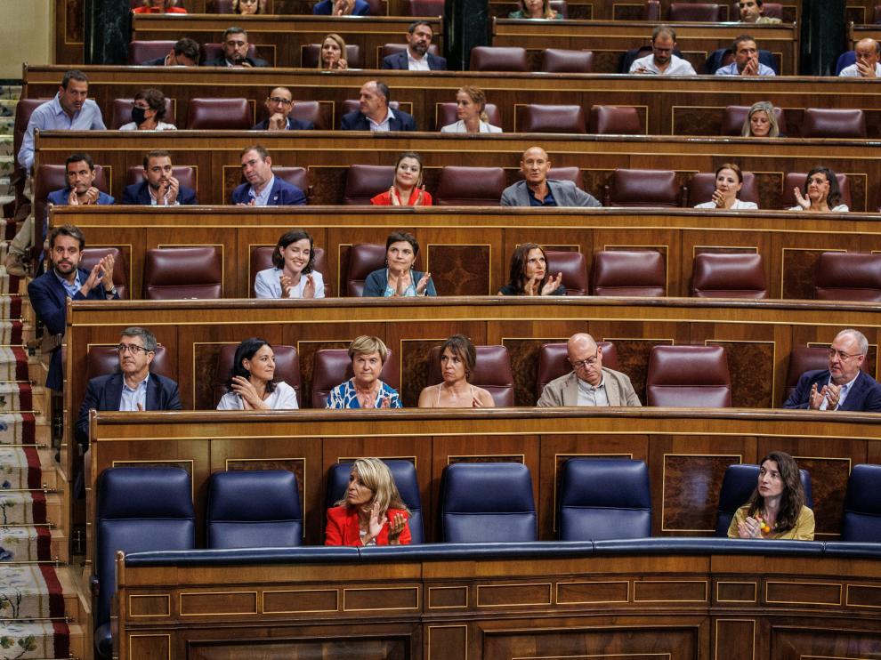 Vista de la bancada el Gobierno y las filas de los diputados socialistas en el Congreso de los Diputados.