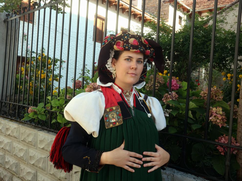 Espectaculares trajes desfilaron en esta tradicional pasarela