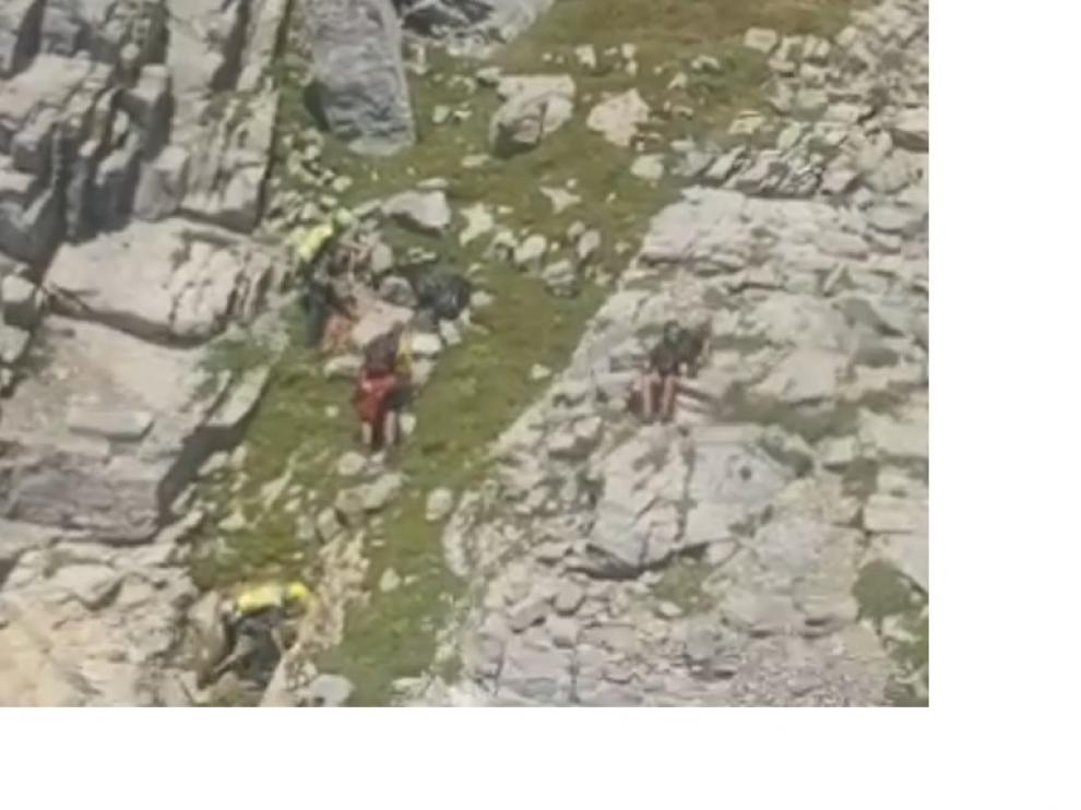 Rescate de los dos montañeros enriscados en el Bisaurin, el sábado.