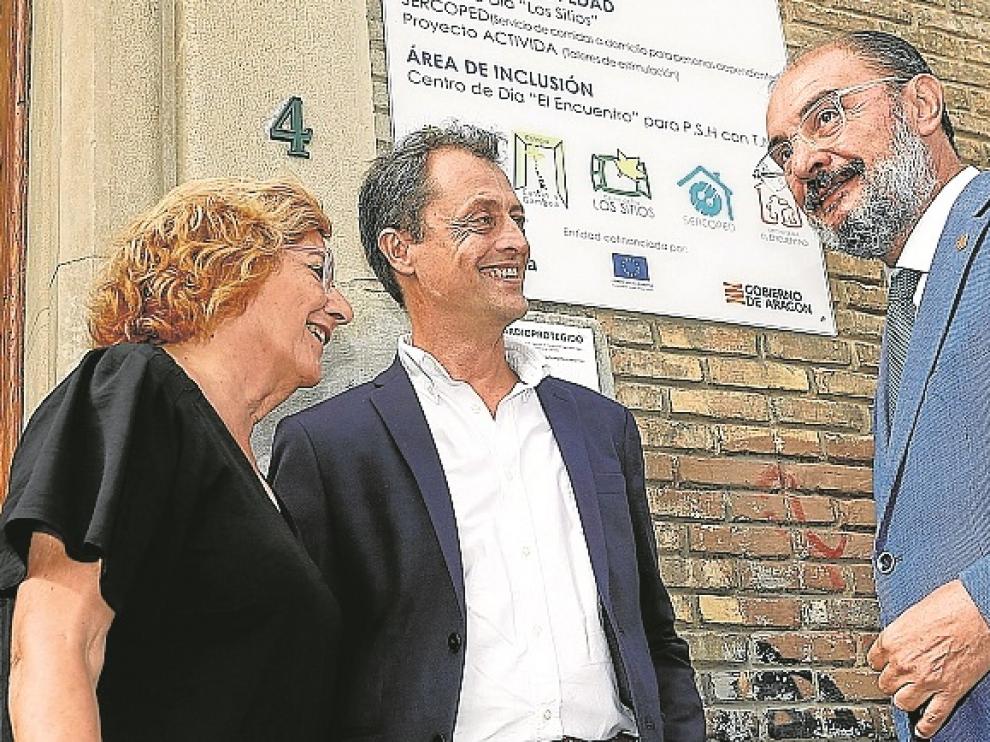 María Victoria Broto y Daniel Gimeno ayer, junto al presidente de Aragón, Javier Lambán.