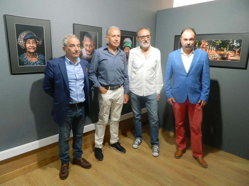 Julio Rina, Diego Fernández, Ismael García y Francisco Rubio, junto a algunas de las fotografías.