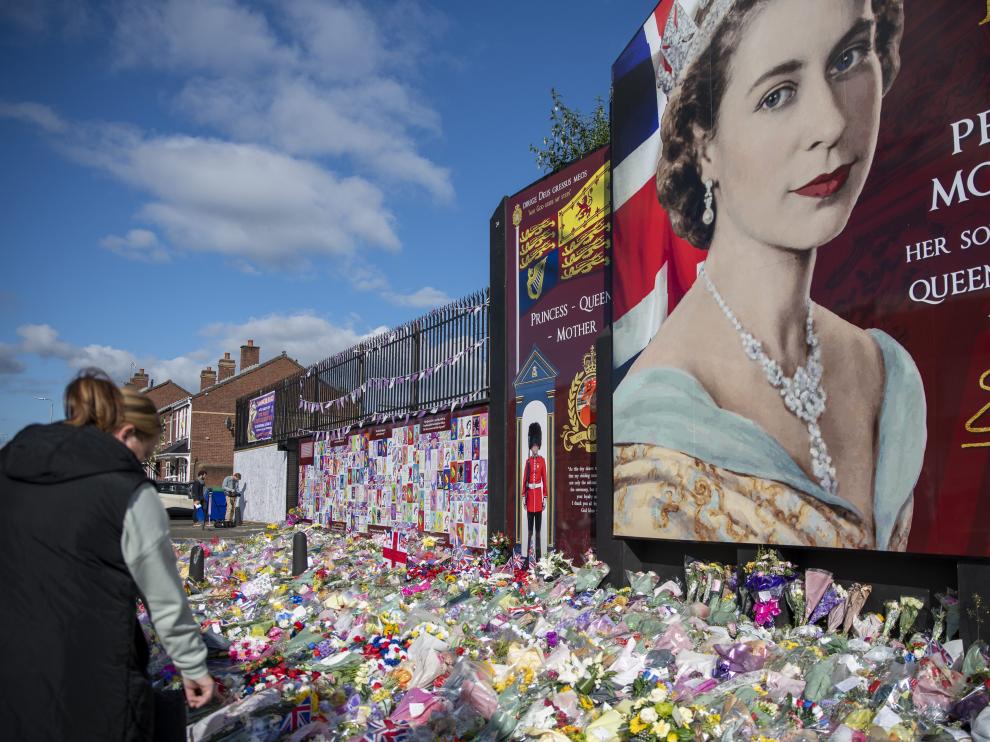 Los tributos y muestras de cariños a Isabel II se están repitiendo desde que se conoció su muerte.