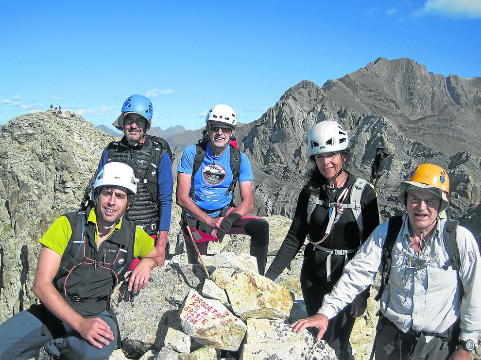 Expedición de Peña Guara que completó la ascensión al pico Elscorvets.