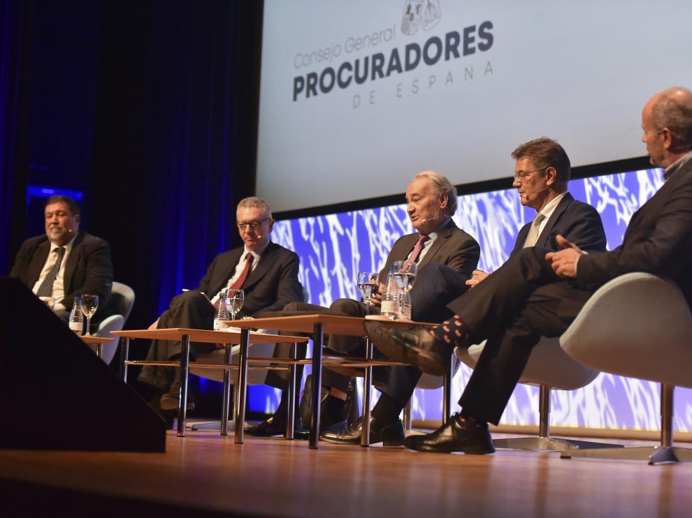 Los exministros Caamaño, Ruiz-Gallardón, Catalá y Campo, junto al presidente del CGPE, Juan Carlos Estévez (centro).