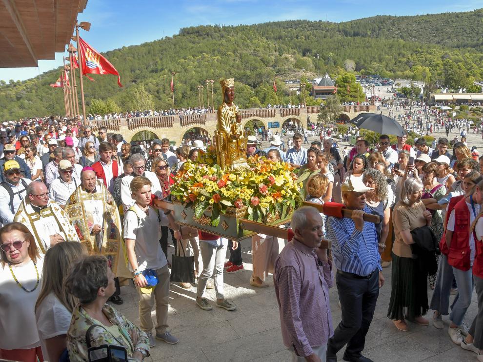 Rosario con la Virgen de Torreciudad durante la celebración de la Jornada.