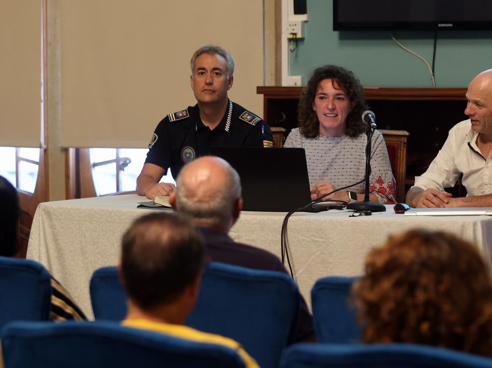 De izquierda a derecha, Serrano, Padial y Castellar, durante la mesa de Seguridad Vial.