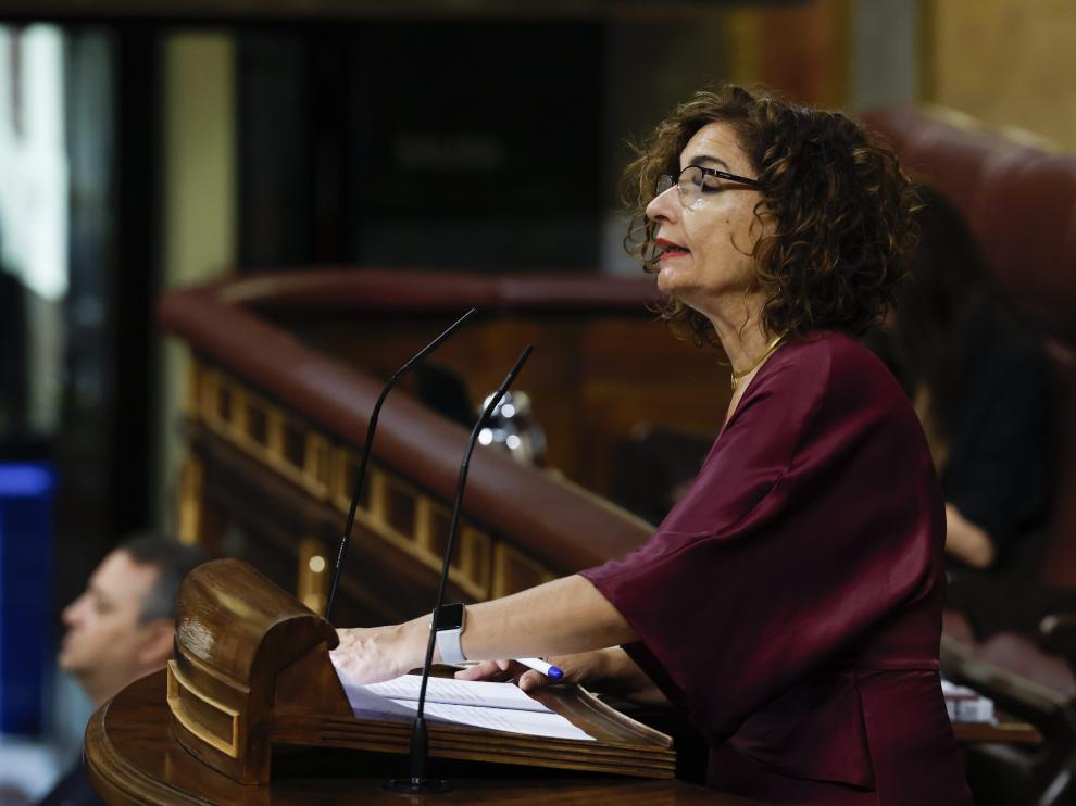 María Jesús Montero, ministra de Hacienda, durante su intervención en la sesión de la Cámara Baja ayer.