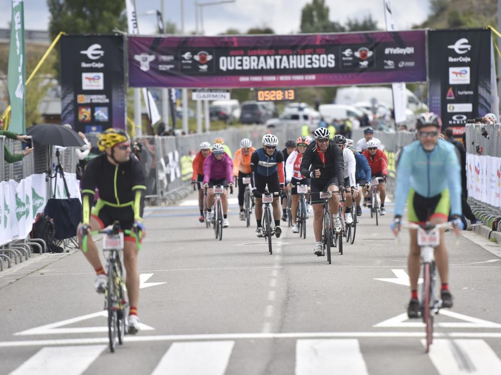 Los ciclistas que han disputado la Quebrantahuesos y la Treparriscos se han visto arropados por el público durante toda la carrera.