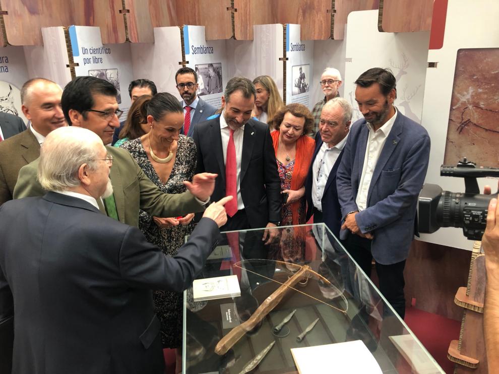 Miguel Gracia junto con otros representantes de las diputaciones de Jaén y Ciudad Real durante su visita a Fercatur.