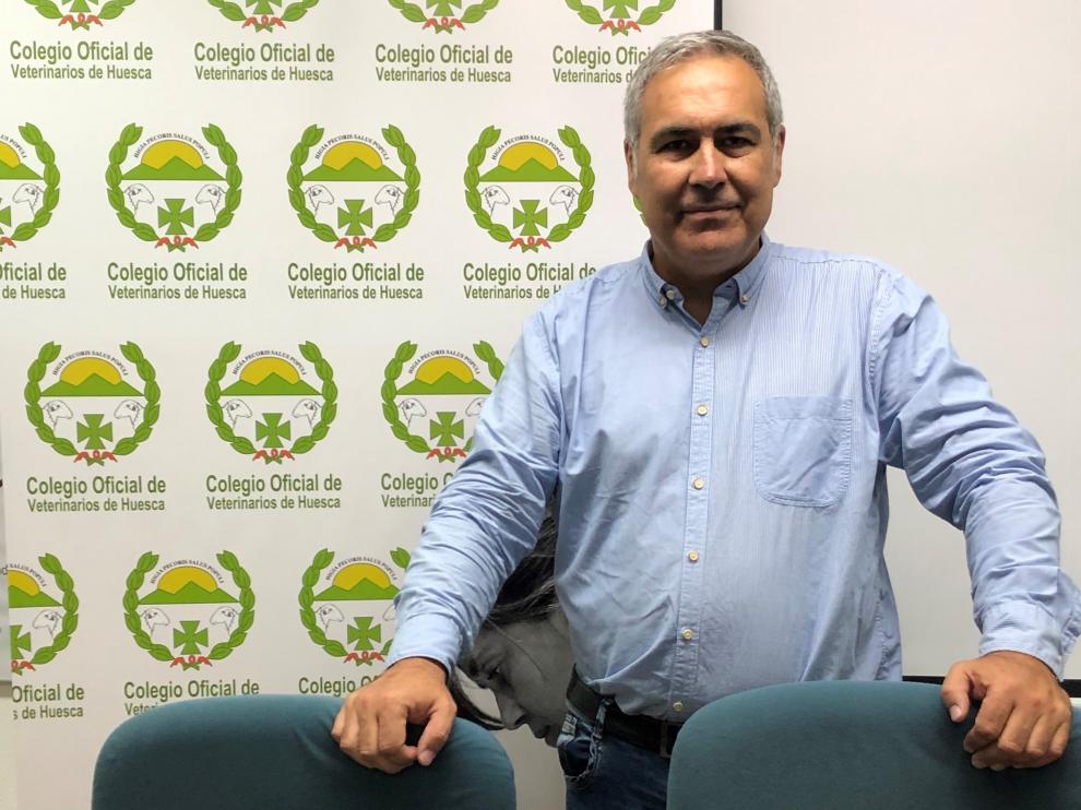 Nacho de Blas impartió la charla ¿Es posible contralar una zoonosis sin contar con los veterinarios? Covid y Viruela del Mono, en el Colegio de Veterinarios de Huesca.