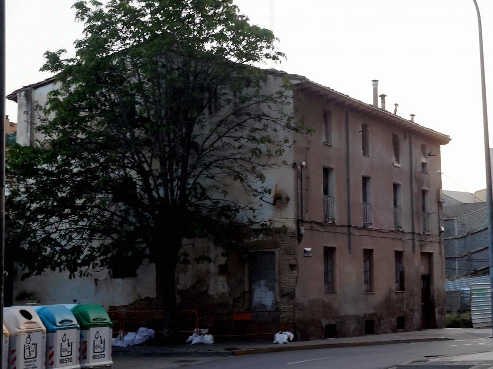 Edificio de la calle San Voto de la capital altoaragonesa que ha sido ocupado.